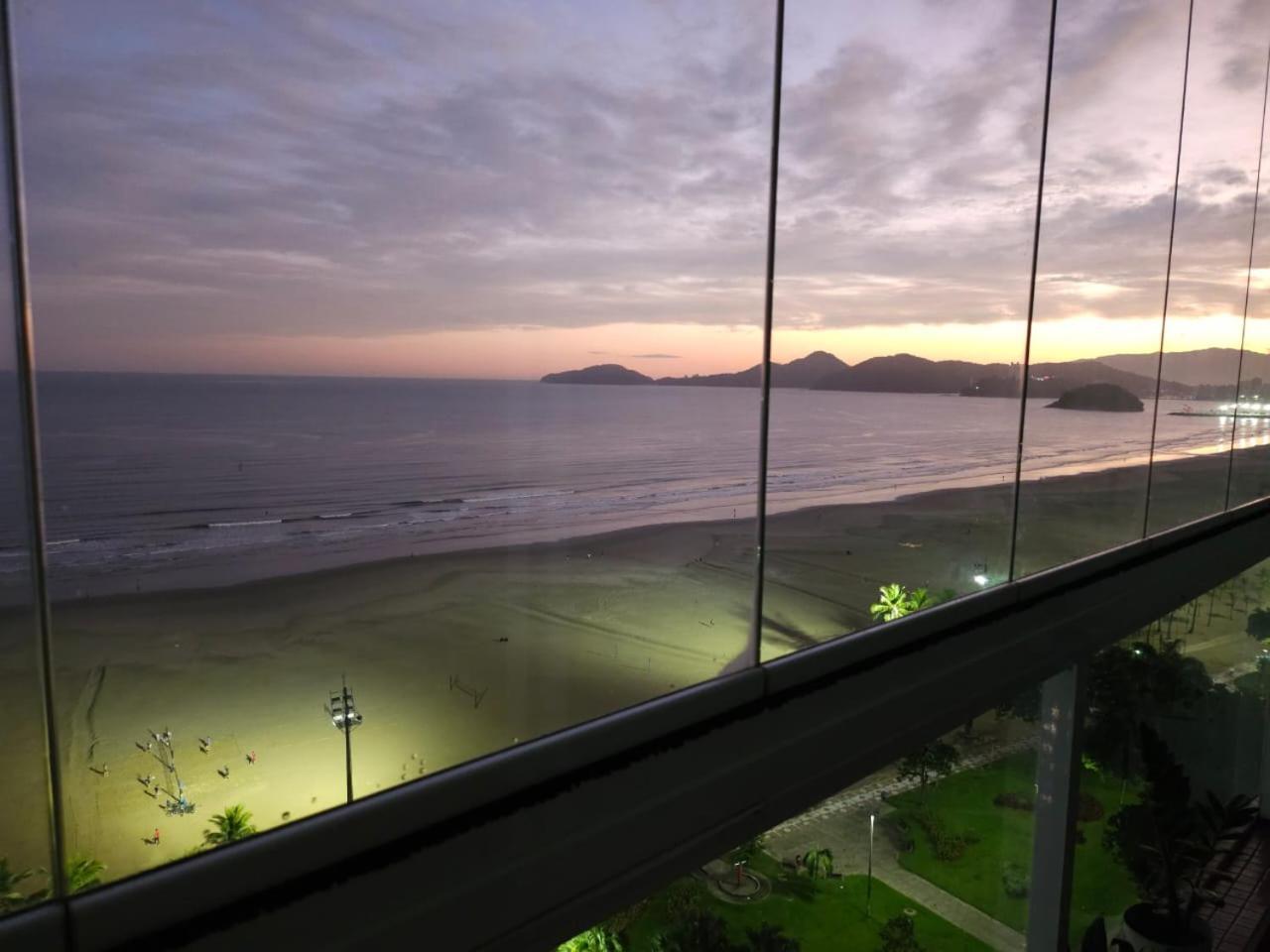 Na Do Gonzaga Frente Mar Com Estacionamento *